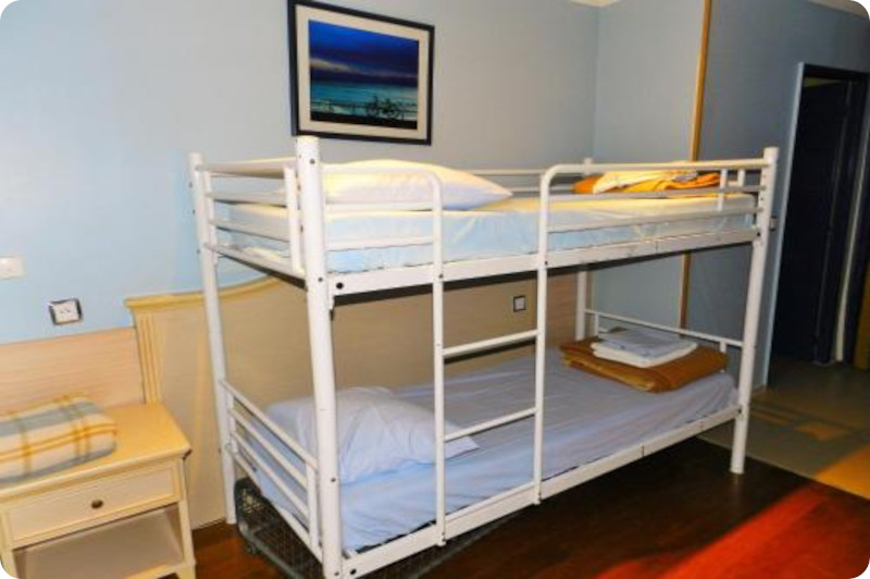 Hostel in nice - Antares Hostel Nice Officiel - Standard 6 Bed Mixed Dorm Ensuite 2